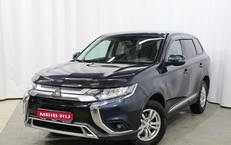 Mitsubishi Outlander III рестайлинг 3, 2018 год, 2 300 000 рублей, 1 фотография