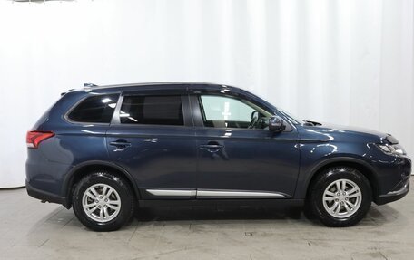 Mitsubishi Outlander III рестайлинг 3, 2018 год, 2 300 000 рублей, 7 фотография