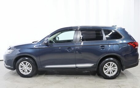 Mitsubishi Outlander III рестайлинг 3, 2018 год, 2 300 000 рублей, 8 фотография