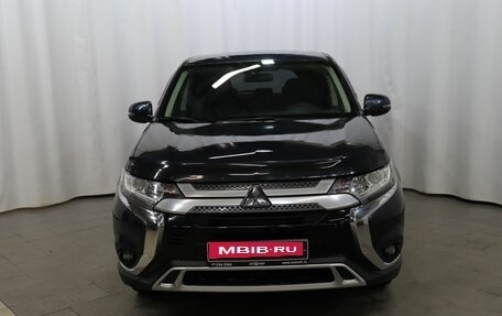 Mitsubishi Outlander III рестайлинг 3, 2018 год, 2 300 000 рублей, 2 фотография