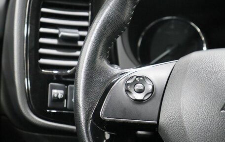 Mitsubishi Outlander III рестайлинг 3, 2018 год, 2 300 000 рублей, 14 фотография