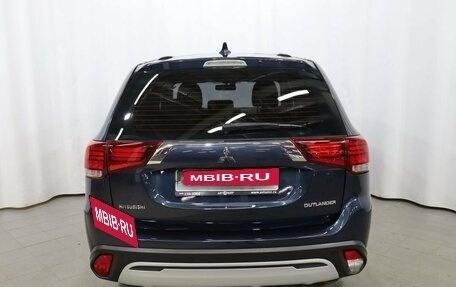 Mitsubishi Outlander III рестайлинг 3, 2018 год, 2 300 000 рублей, 5 фотография