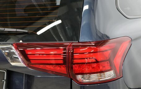 Mitsubishi Outlander III рестайлинг 3, 2018 год, 2 300 000 рублей, 26 фотография