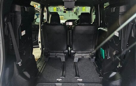 Toyota Esquire I, 2018 год, 1 800 000 рублей, 28 фотография