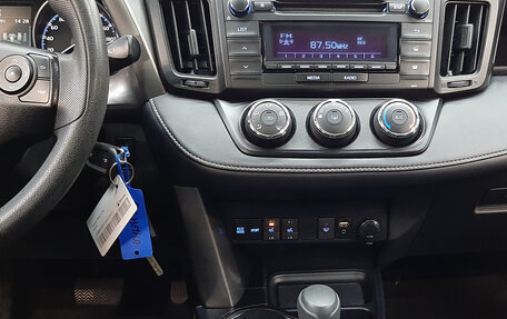 Toyota RAV4, 2016 год, 2 090 000 рублей, 15 фотография