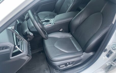 Toyota Camry, 2021 год, 3 650 000 рублей, 9 фотография