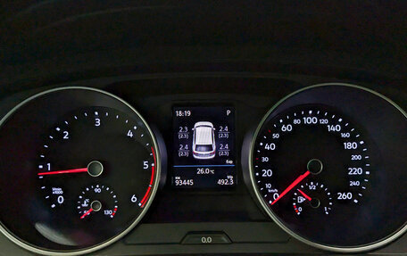 Volkswagen Tiguan II, 2018 год, 2 465 000 рублей, 13 фотография