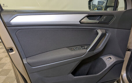 Volkswagen Tiguan II, 2018 год, 2 465 000 рублей, 19 фотография