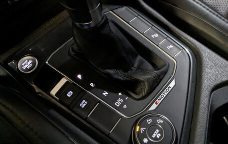 Volkswagen Tiguan II, 2018 год, 2 465 000 рублей, 27 фотография