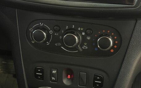 Renault Logan II, 2017 год, 649 000 рублей, 10 фотография