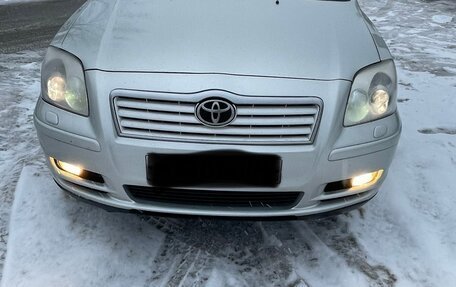 Toyota Avensis III рестайлинг, 2004 год, 670 000 рублей, 3 фотография