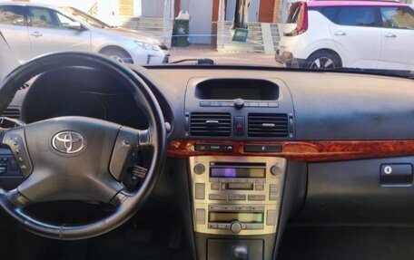 Toyota Avensis III рестайлинг, 2004 год, 670 000 рублей, 15 фотография