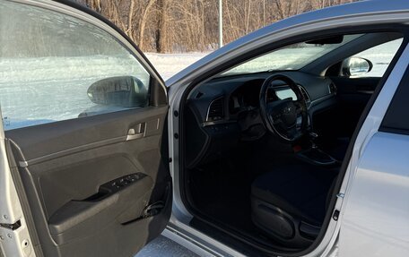 Hyundai Elantra VI рестайлинг, 2019 год, 1 250 000 рублей, 10 фотография