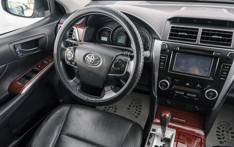 Toyota Camry, 2013 год, 1 999 000 рублей, 10 фотография