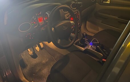 Ford Focus II рестайлинг, 2010 год, 730 000 рублей, 21 фотография