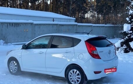 Hyundai Solaris II рестайлинг, 2011 год, 630 000 рублей, 3 фотография