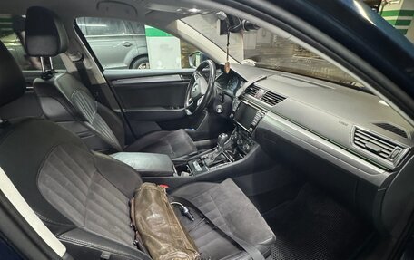 Skoda Superb III рестайлинг, 2017 год, 2 600 000 рублей, 33 фотография