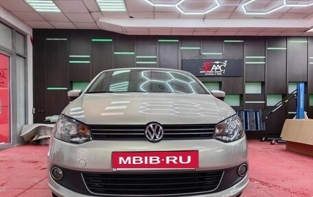 Volkswagen Polo VI (EU Market), 2011 год, 1 050 000 рублей, 2 фотография