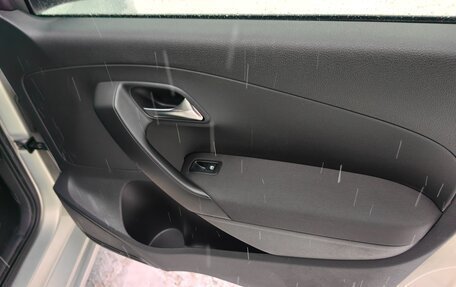 Volkswagen Polo VI (EU Market), 2011 год, 1 050 000 рублей, 27 фотография