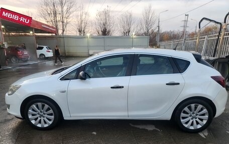 Opel Astra J, 2011 год, 550 000 рублей, 1 фотография