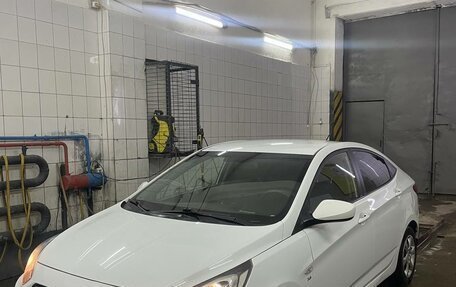 Hyundai Solaris II рестайлинг, 2013 год, 700 000 рублей, 1 фотография