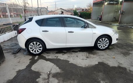 Opel Astra J, 2011 год, 550 000 рублей, 3 фотография