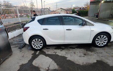 Opel Astra J, 2011 год, 550 000 рублей, 2 фотография