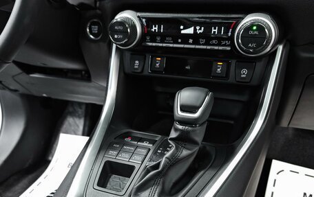 Toyota RAV4, 2025 год, 4 600 000 рублей, 12 фотография