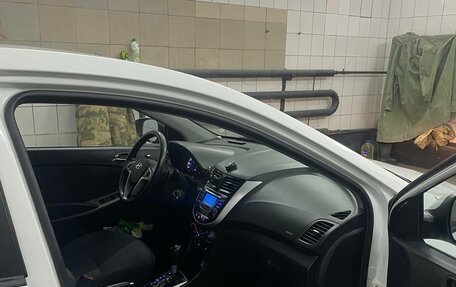 Hyundai Solaris II рестайлинг, 2013 год, 700 000 рублей, 10 фотография