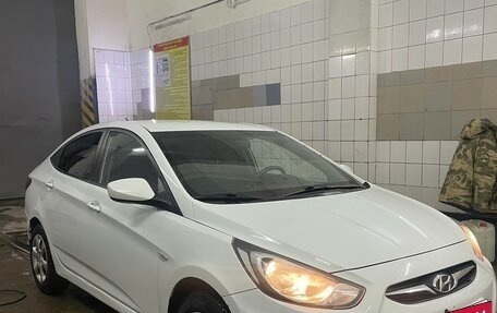Hyundai Solaris II рестайлинг, 2013 год, 700 000 рублей, 9 фотография