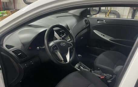 Hyundai Solaris II рестайлинг, 2013 год, 700 000 рублей, 20 фотография