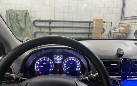 Hyundai Solaris II рестайлинг, 2013 год, 700 000 рублей, 21 фотография