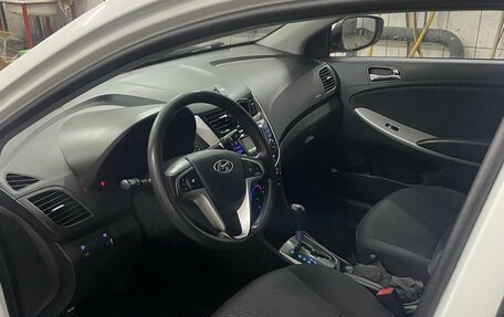 Hyundai Solaris II рестайлинг, 2013 год, 700 000 рублей, 19 фотография