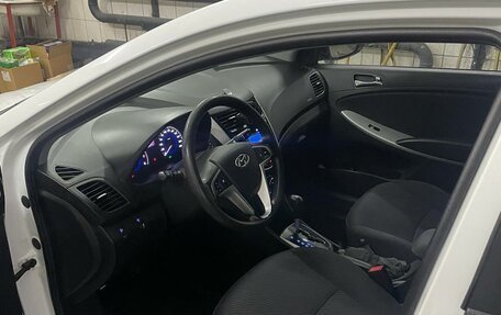 Hyundai Solaris II рестайлинг, 2013 год, 700 000 рублей, 17 фотография