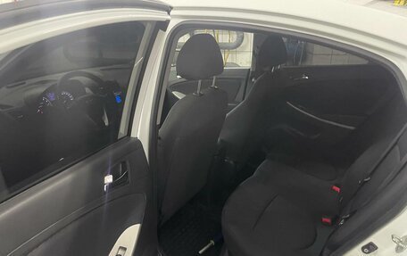 Hyundai Solaris II рестайлинг, 2013 год, 700 000 рублей, 22 фотография