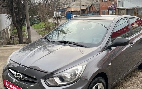 Hyundai Solaris II рестайлинг, 2012 год, 920 000 рублей, 2 фотография