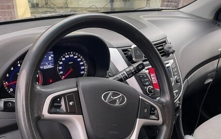 Hyundai Solaris II рестайлинг, 2012 год, 920 000 рублей, 8 фотография