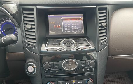 Infiniti QX70, 2014 год, 2 280 000 рублей, 19 фотография