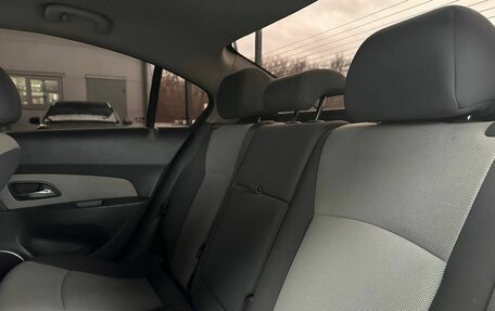 Chevrolet Cruze II, 2009 год, 699 900 рублей, 10 фотография