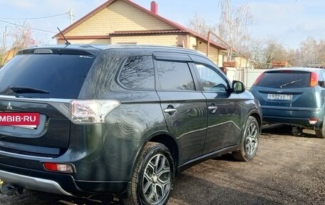 Mitsubishi Outlander III рестайлинг 3, 2014 год, 1 750 000 рублей, 3 фотография