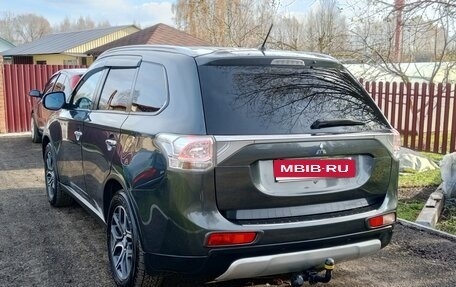 Mitsubishi Outlander III рестайлинг 3, 2014 год, 1 750 000 рублей, 4 фотография