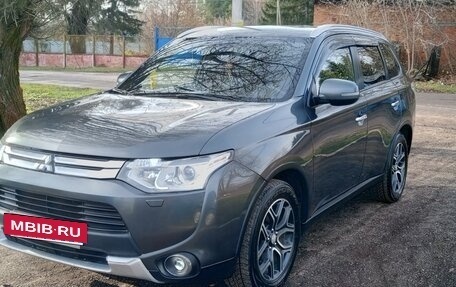 Mitsubishi Outlander III рестайлинг 3, 2014 год, 1 750 000 рублей, 15 фотография