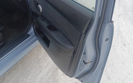 Nissan Tiida, 2011 год, 700 000 рублей, 1 фотография