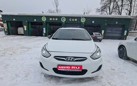 Hyundai Solaris II рестайлинг, 2012 год, 628 000 рублей, 1 фотография