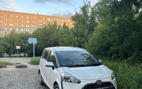 Toyota Sienta II, 2015 год, 1 300 000 рублей, 1 фотография