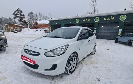 Hyundai Solaris II рестайлинг, 2012 год, 628 000 рублей, 3 фотография