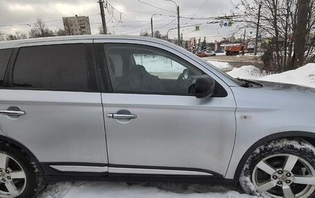 Mitsubishi Outlander III рестайлинг 3, 2017 год, 1 780 000 рублей, 3 фотография