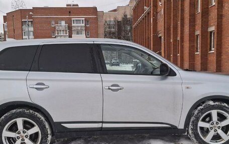 Mitsubishi Outlander III рестайлинг 3, 2017 год, 1 780 000 рублей, 7 фотография