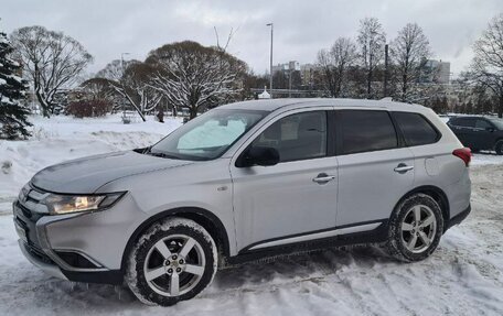 Mitsubishi Outlander III рестайлинг 3, 2017 год, 1 780 000 рублей, 11 фотография
