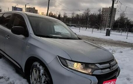 Mitsubishi Outlander III рестайлинг 3, 2017 год, 1 780 000 рублей, 5 фотография